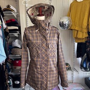 Nike women’s Large snowboard jacket with full technical features